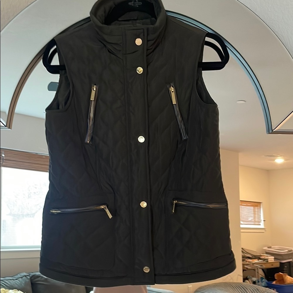 Michael Kors Green Quilted Vest with Stand-Up Collar - Picture 2 of 11